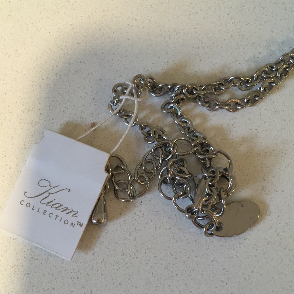 Lia Sophia Floral necklace - Picture 5 of 8